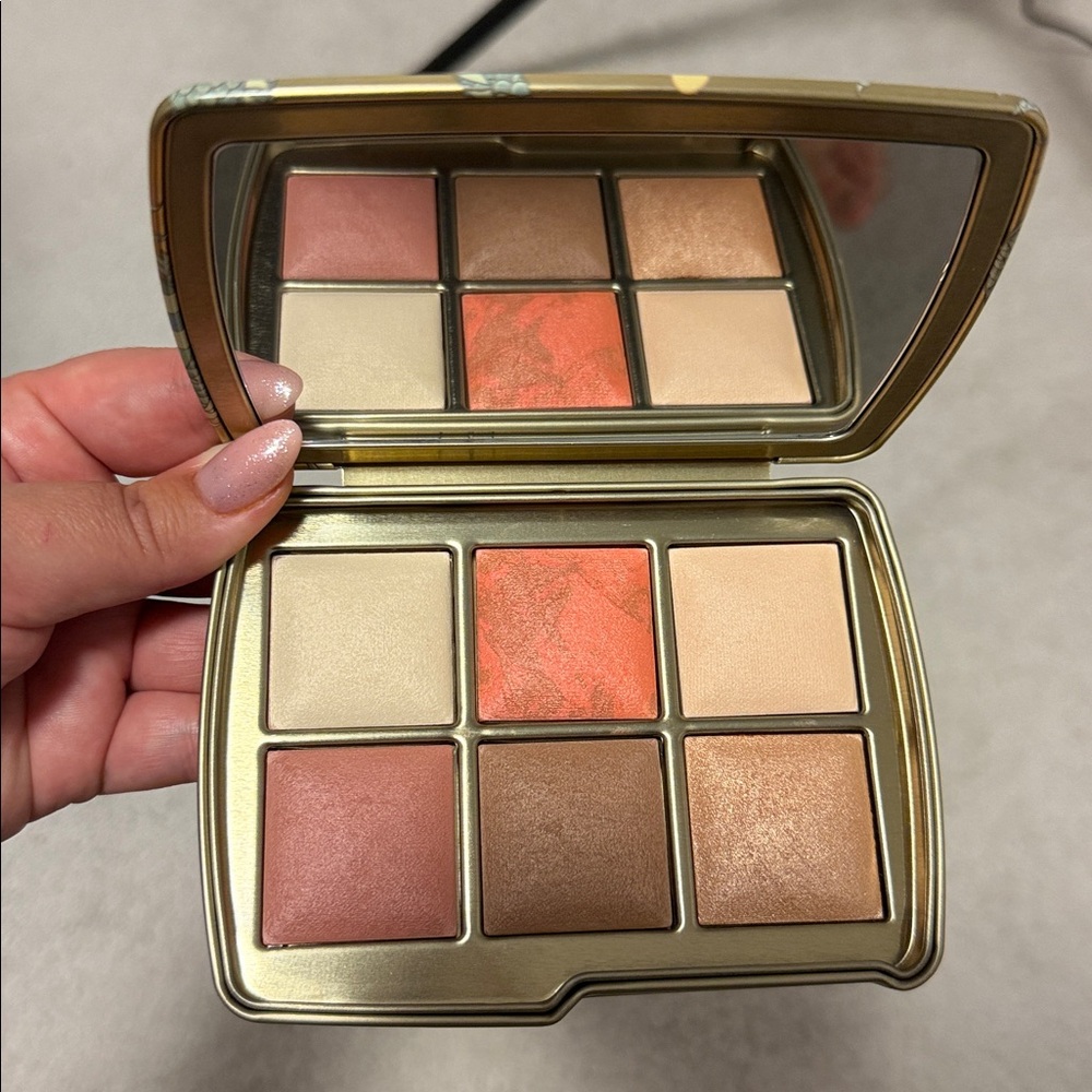 Hourglass Ambient Lighting Unlocked Palette - Dragon